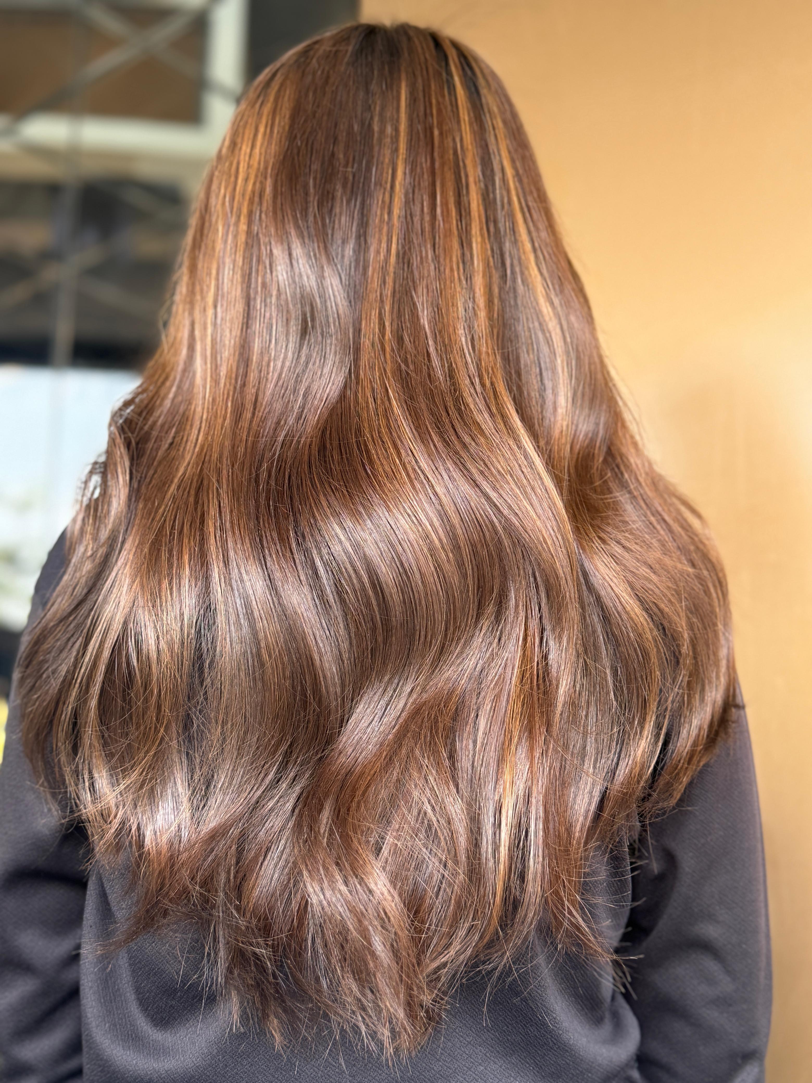 Glossy caramel balayage waves